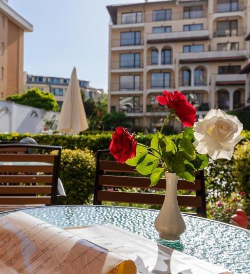 هتل Apartment Tourist Complex Rose Village