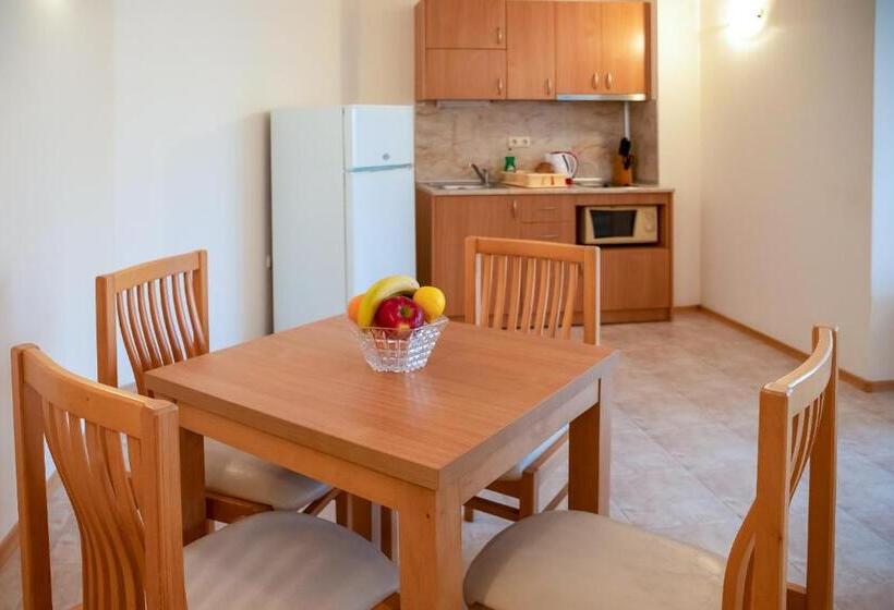 هتل Apartment Tourist Complex Rose Village