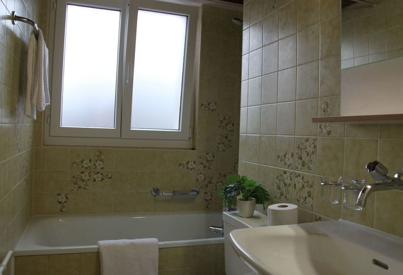 ホテル Easyliving Budget Rooms Lindenstrasse 48