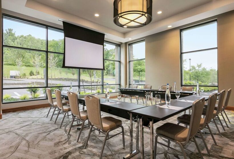Отель Embassy Suites By Hilton Berkeley Heights