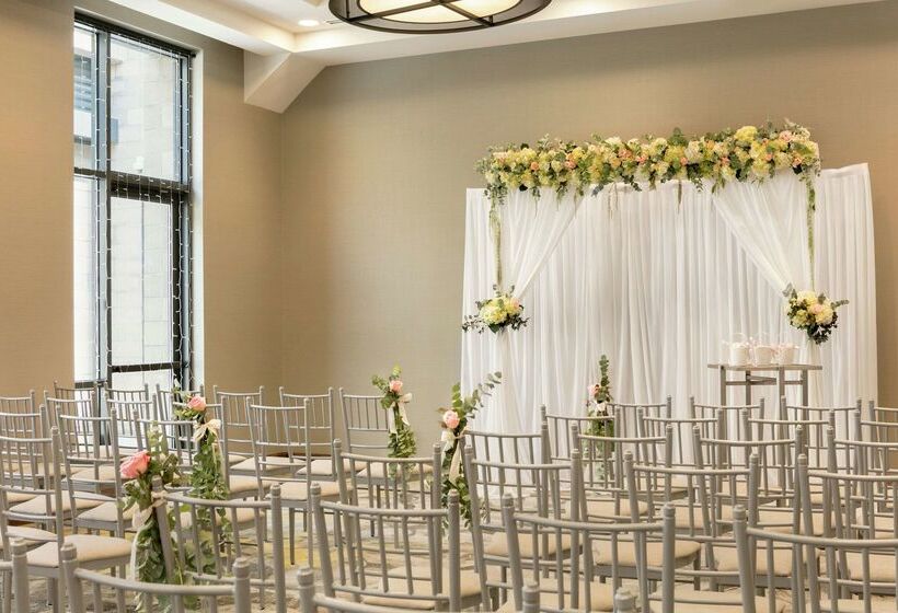 Отель Embassy Suites By Hilton Berkeley Heights