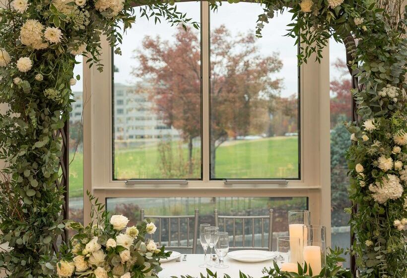 Отель Embassy Suites By Hilton Berkeley Heights