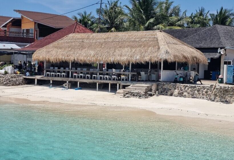 هتل Kura Kura Beach Resort