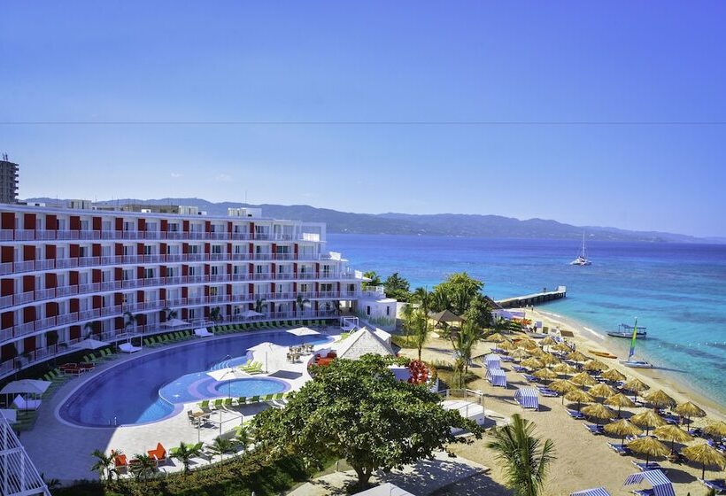 هتل Grand Decameron Cornwall Beach, A Trademark All Inclusive Resort