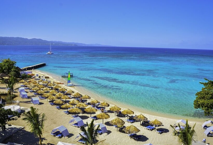هتل Grand Decameron Cornwall Beach, A Trademark All Inclusive Resort