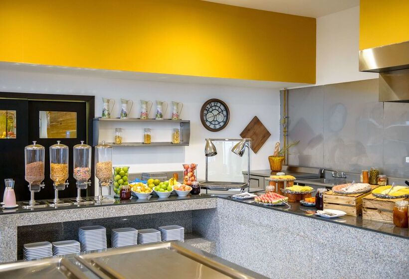 Wyndham Manta Sail Plaza Hotel And Convention Center