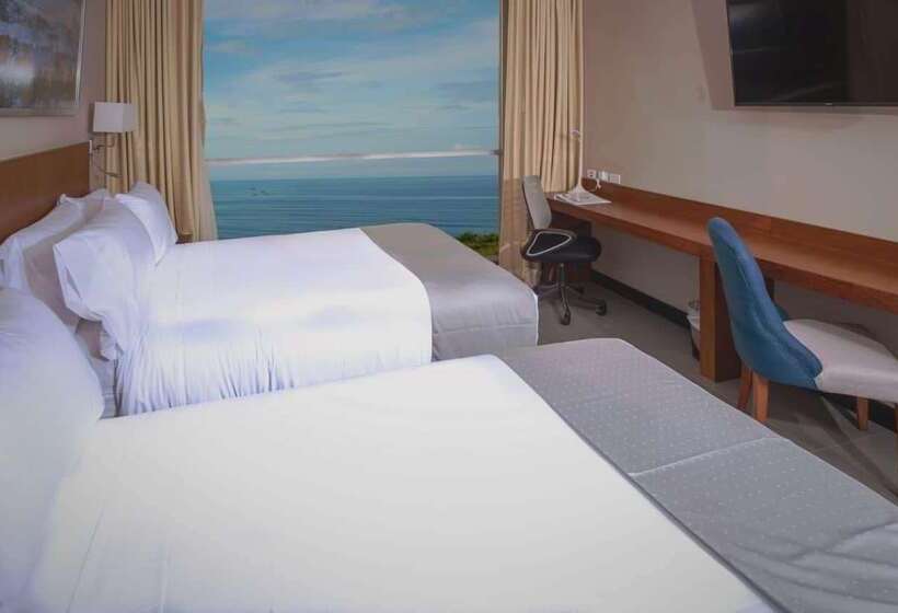 Wyndham Manta Sail Plaza Hotel And Convention Center