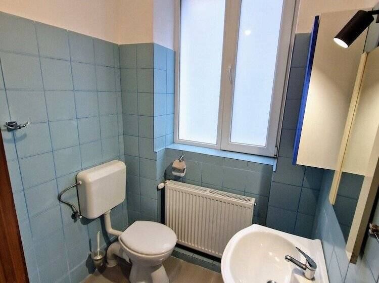 بنسيون Main Square Apartments & More