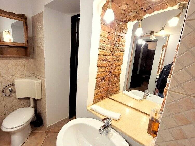 بنسيون Main Square Apartments & More