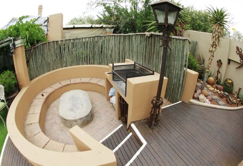 פנסיון Oleander Guest House