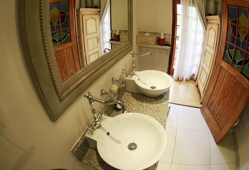 פנסיון Oleander Guest House
