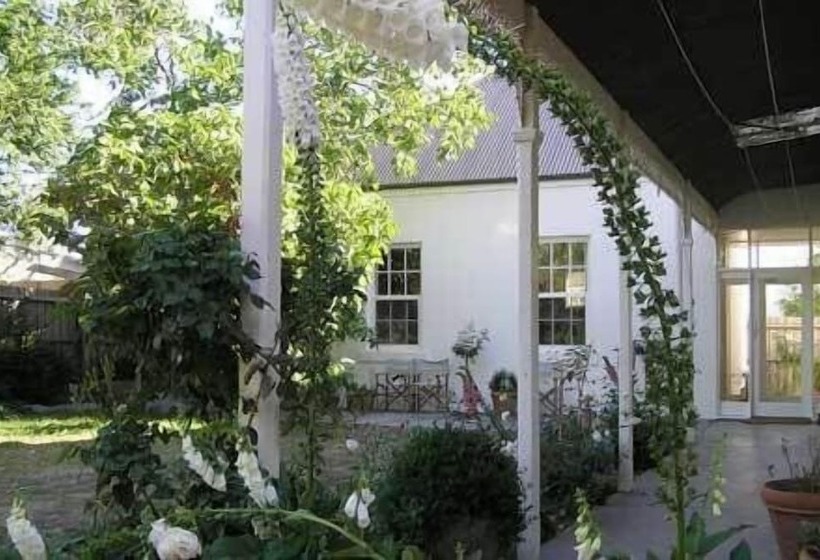 Camellia Cottage Bed & Breakfast