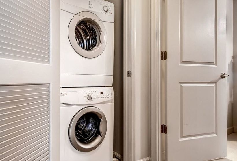 Global Luxury Suites At Park Crest