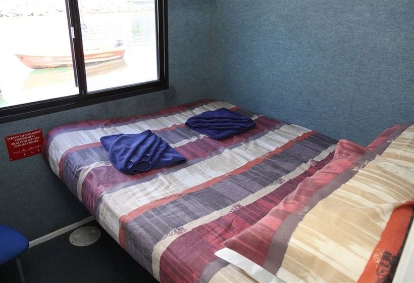 فندق Boyds Bay Houseboat Holidays