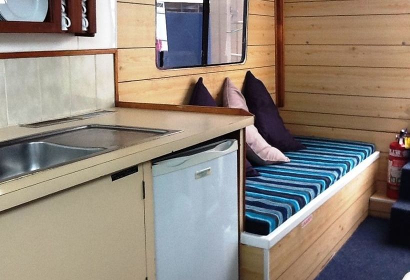 فندق Boyds Bay Houseboat Holidays