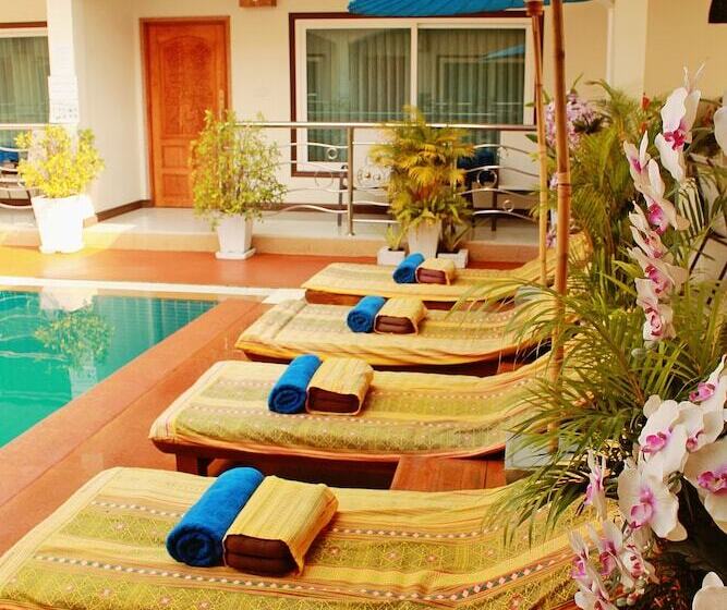 هتل Nok Resort &