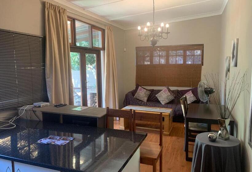 پانسیون Palm Tree Manor