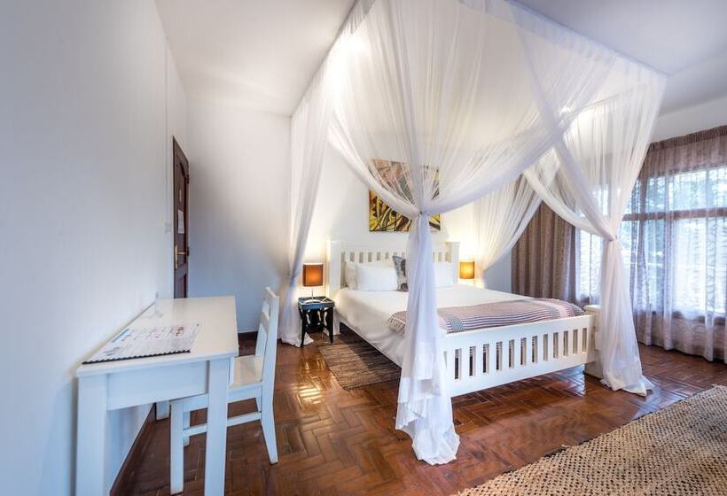 פנסיון Sommerschield Guest House & Restaurant
