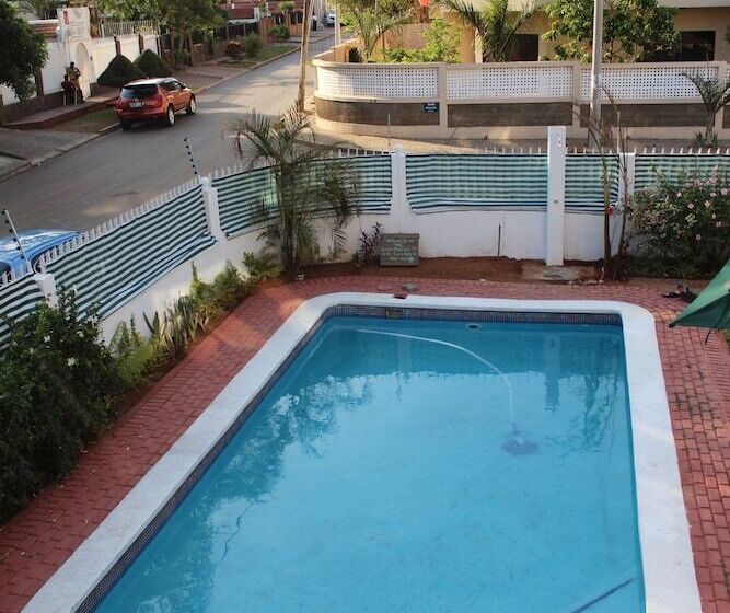 פנסיון Sommerschield Guest House & Restaurant