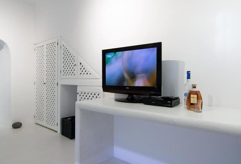 White Rook Cave House By Caldera Houses