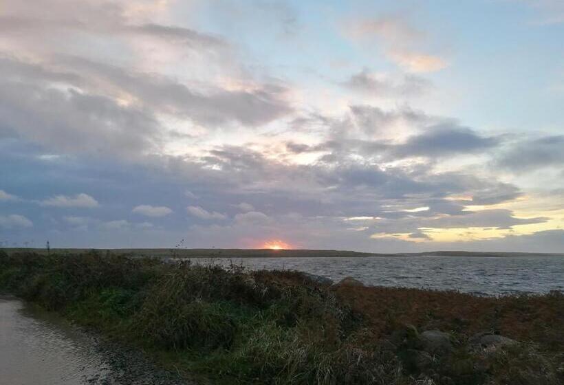 تختخواب و صبحانه Cullintra House