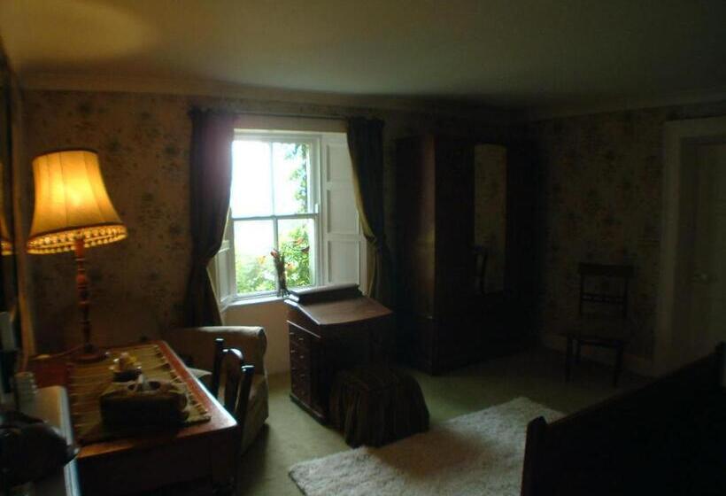 تختخواب و صبحانه Cullintra House