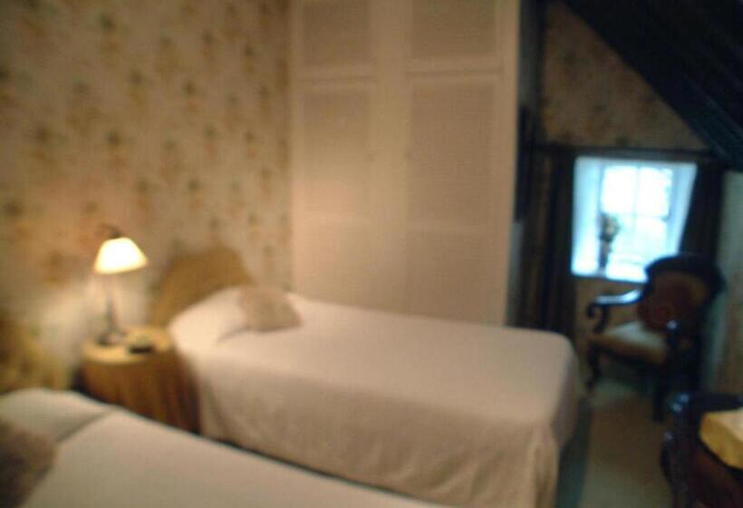 تختخواب و صبحانه Cullintra House