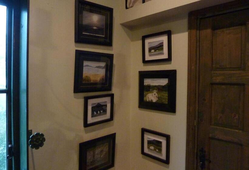 تختخواب و صبحانه Cullintra House