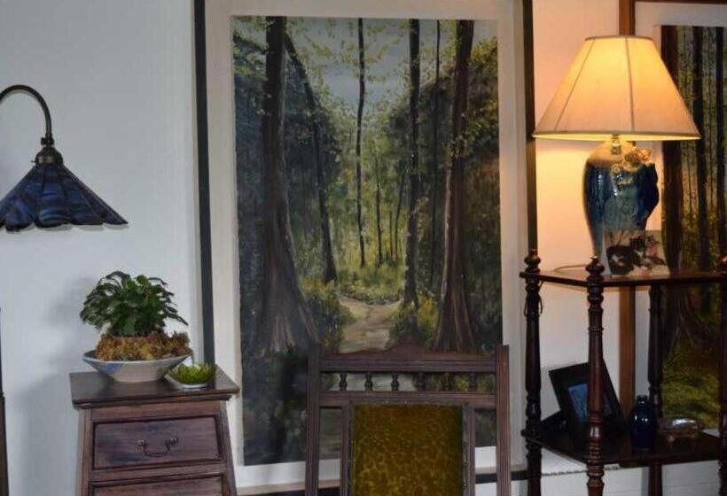 تختخواب و صبحانه Cullintra House