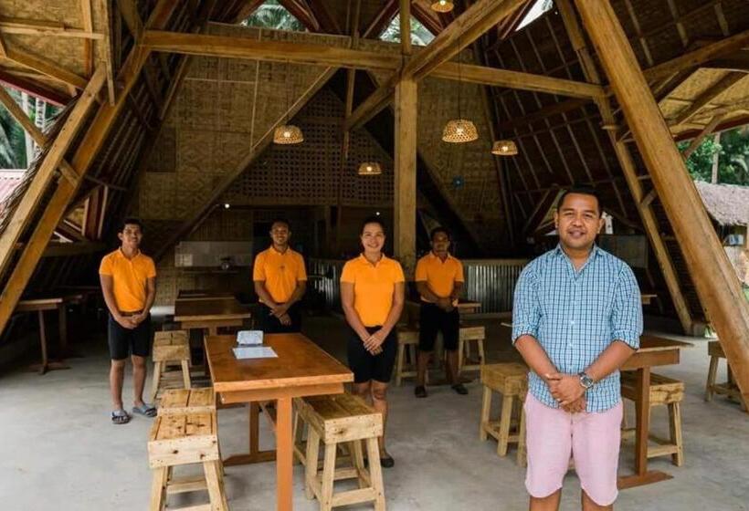 Hotel Nipa Hut Village