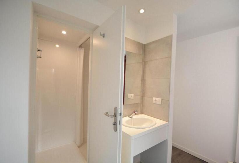 Общежитие Auberge De Jeunesse De La Roche Champlon