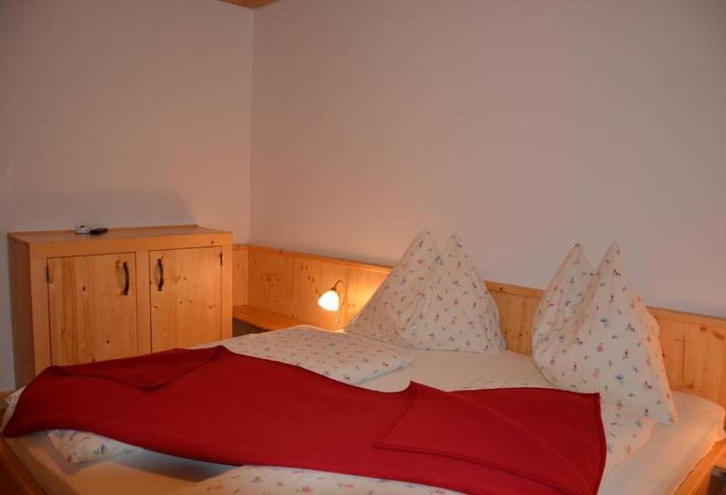 تختخواب و صبحانه Pension Zum Schreiner