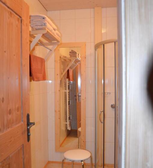 تختخواب و صبحانه Pension Zum Schreiner