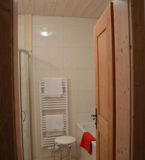 تختخواب و صبحانه Pension Zum Schreiner