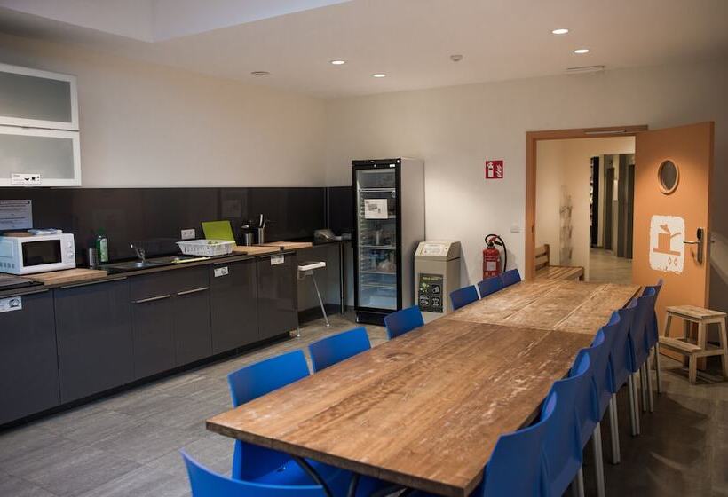 Generation Europe Youth Hostel