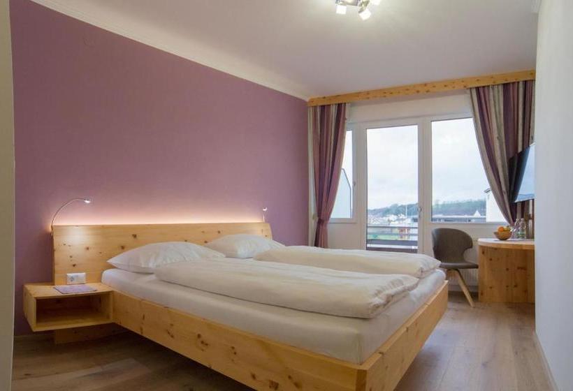 ホテル Gasthof Zur Traube