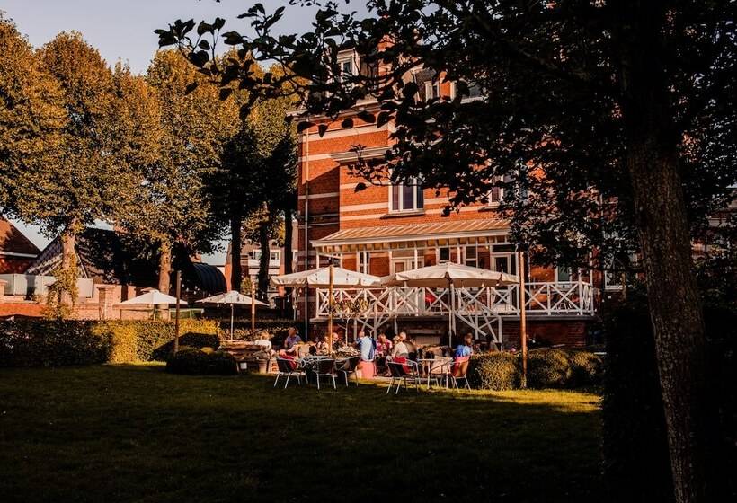 B&b  T Kasteel &  T Koetshuys