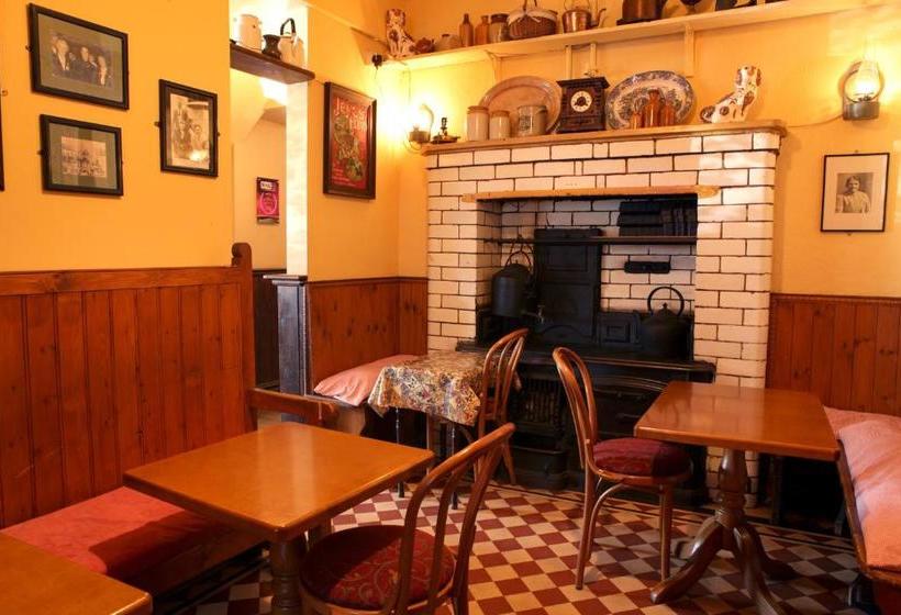 צימר Crotty's Pub & Accommodation