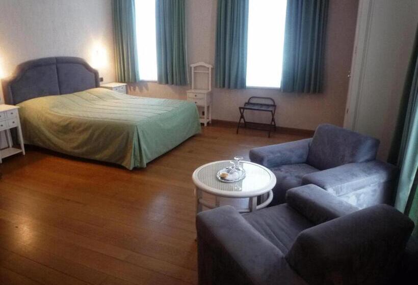 هتل Le Château De Rendeux