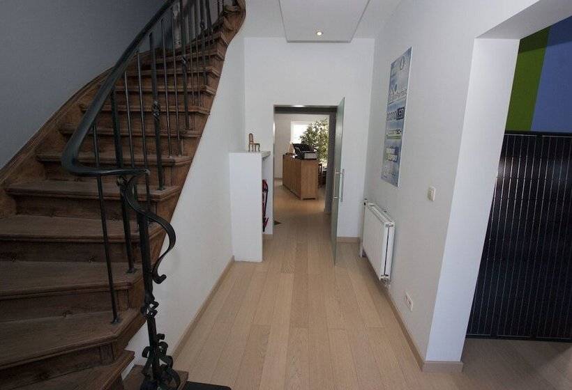 ホテル Piano 2   Mont St Guibert   Louvain La Neuve