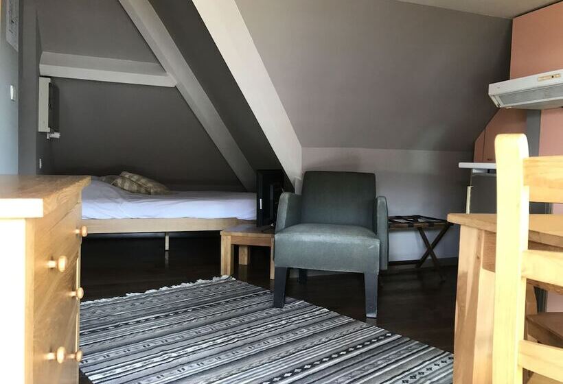 ホテル Piano 2   Mont St Guibert   Louvain La Neuve