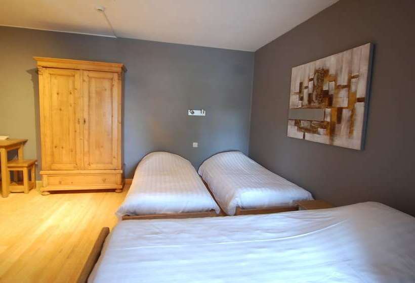 ホテル Piano 2   Mont St Guibert   Louvain La Neuve