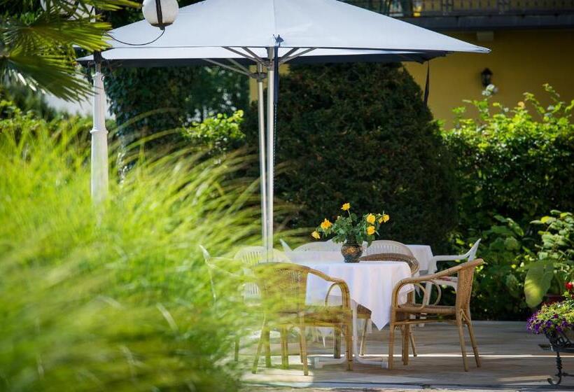 هتل Villa Auguste