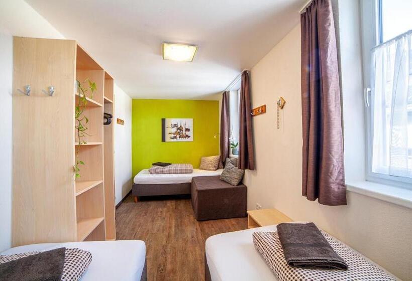 Rutsche Hostel