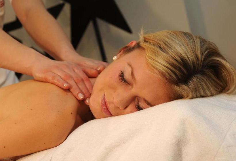 Superior Hotel Schneider Ski In & Ski Out