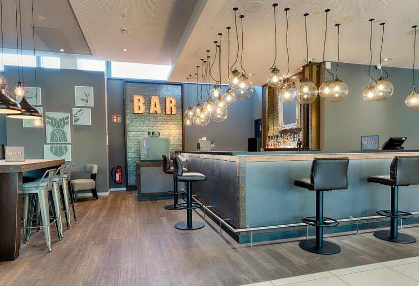 هتل Premier Inn Hannover City University