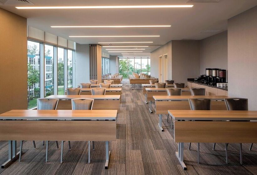 هتل Residence Inn Miami Sunny Isles Beach