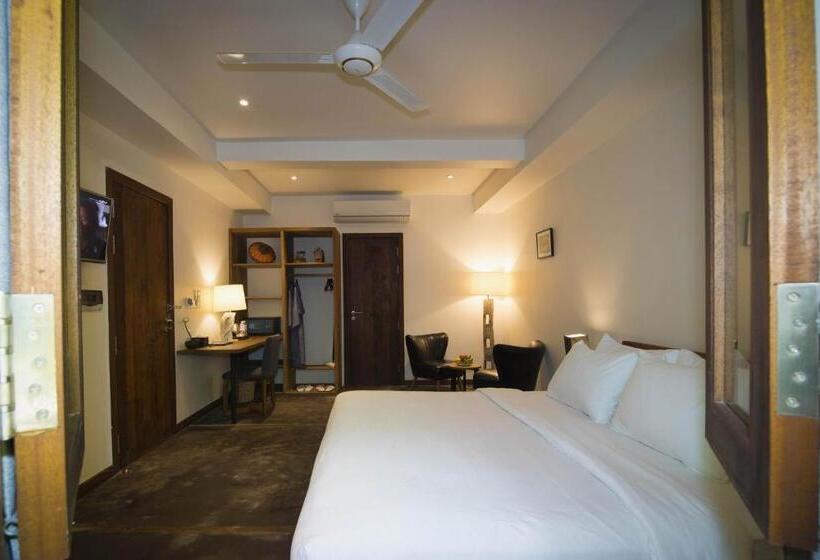 تختخواب و صبحانه Enkosa 4 Bedroom Wooden Luxury House