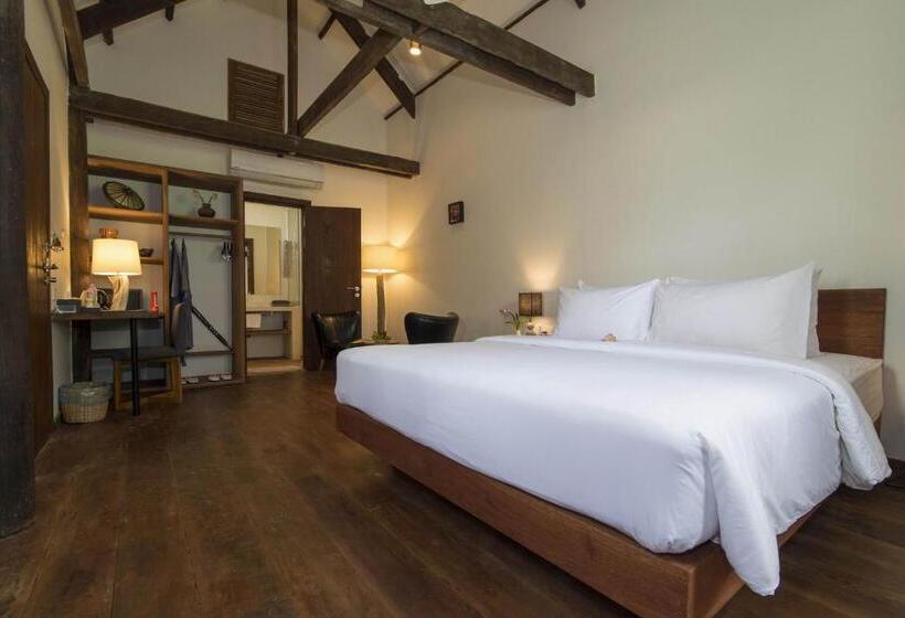 تختخواب و صبحانه Enkosa 4 Bedroom Wooden Luxury House