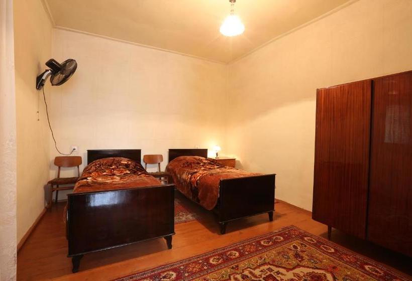 تختخواب و صبحانه Guesthouse   Ashot Shalunts